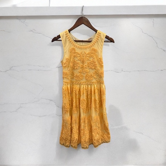 Sundance Sheer Embroidered Floral Dress Lined Buttercup Pale Yellow Sz 2 - Picture 3 of 9